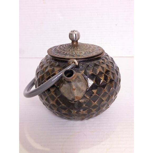 Geometric Pattern Cast Iron Japanese Style Tea or Coffee Pot 5" Tall Pot - Picture 8 of 16